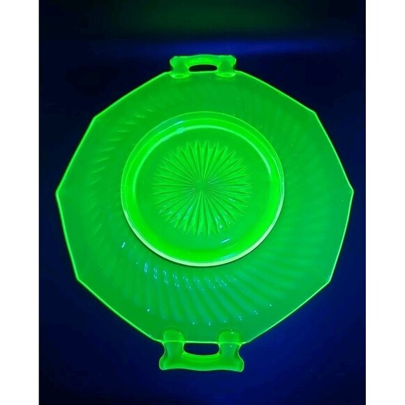 Uranium Glass - Imperial Twisted Optic Cake Plate 11in diameter - Picture 2 of 14